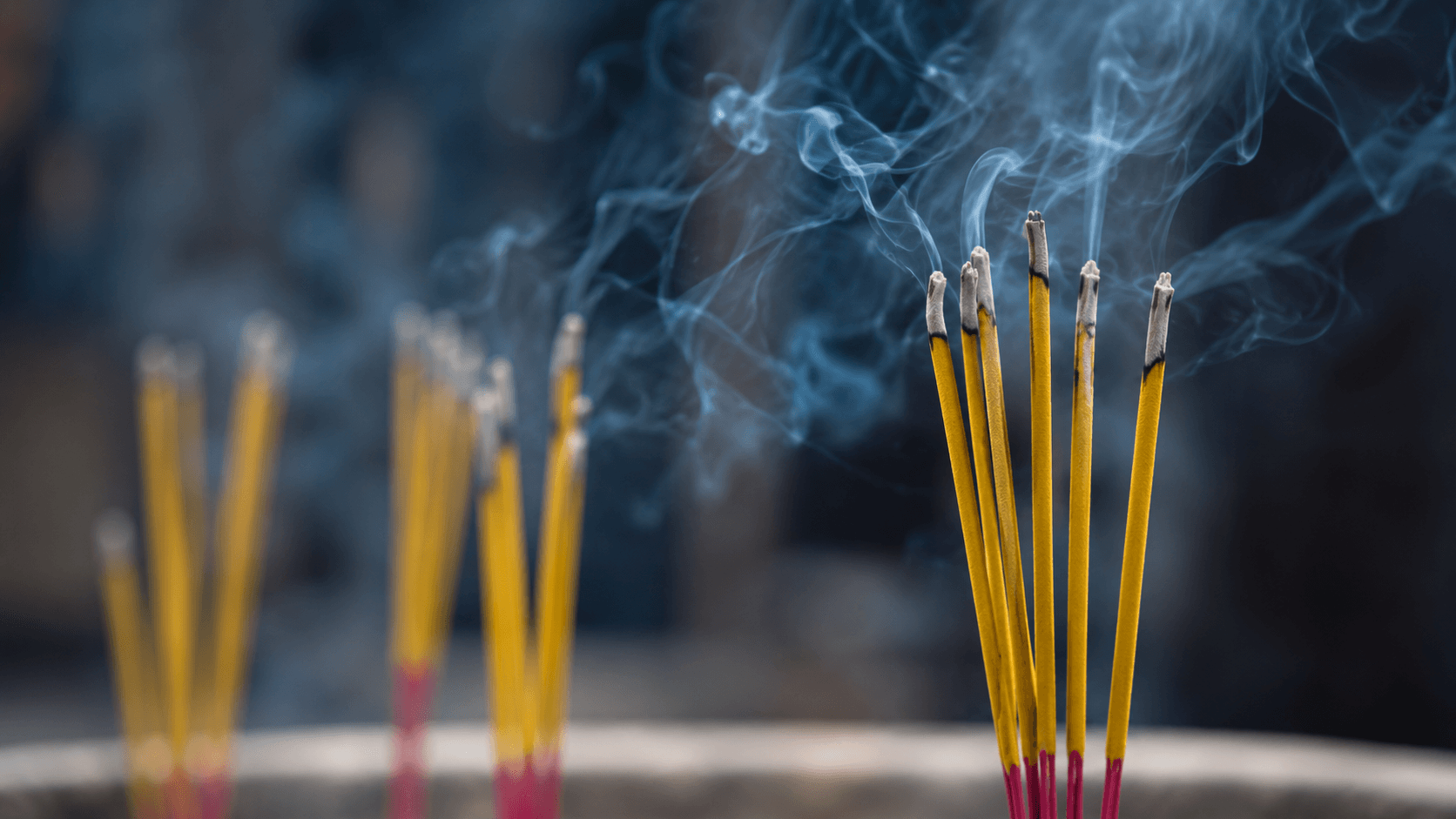 Dupa Indonesia dalam bentuk incense sticks dan finished incense yang disiapkan untuk quality control, packaging, dan kebutuhan pasar ekspor.